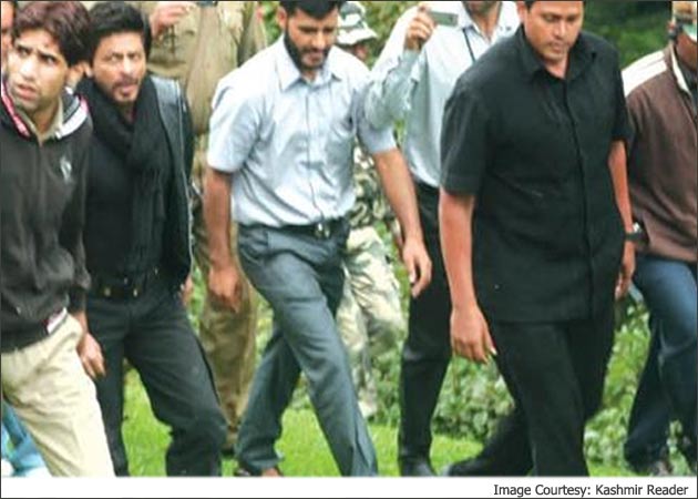 Excited fans barred from Shah Rukh Khan's shooting spot in Pahalgam